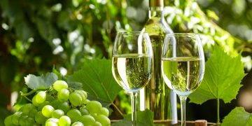 Why Pinot Grigio and Moscato Should On Your Summer Wine List
